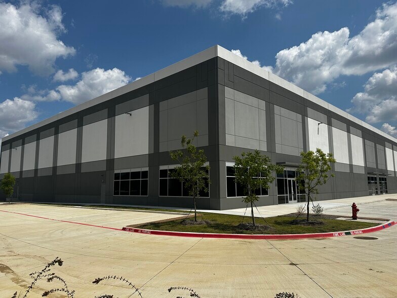 More Photos Of 4310 N Belt Line Rd, Irving Warehouse For Lease