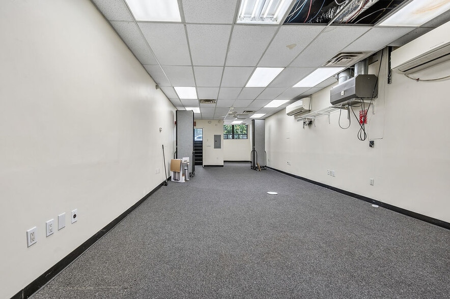 More Photos Of 1142A S Railroad Ave, Staten Island Office For Sale
