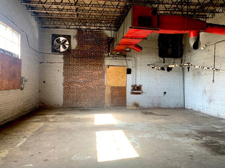 More Photos Of 1640 Northside Dr NW, Atlanta Storefront Retail Office For Sale