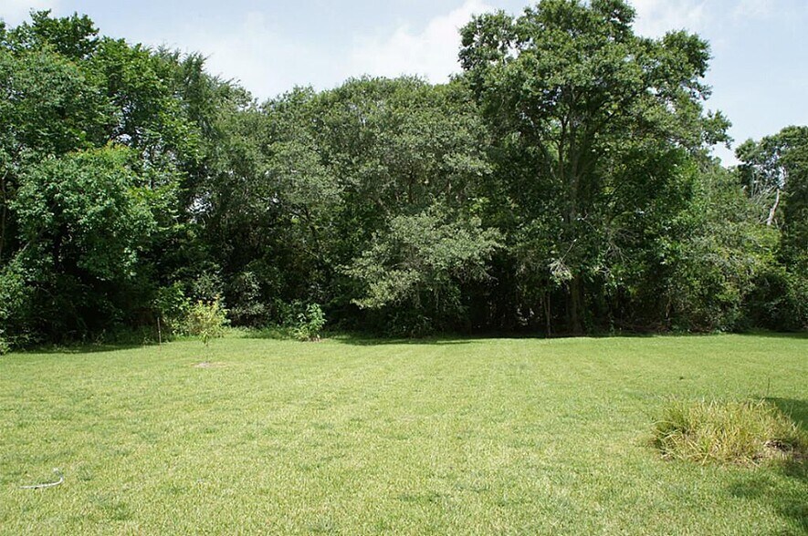 More Photos Of 110 Whispering Pines Ave, Friendswood Land For Sale