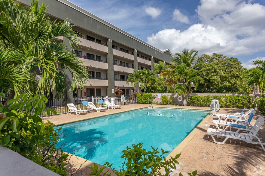 More Photos Of 2717 Colonial Blvd, Fort Myers Hotel For Sale