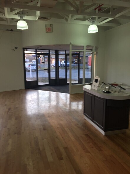 More Photos Of 68 Newtown Rd, Danbury Freestanding For Lease