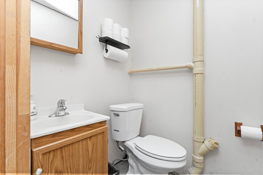 More Photos Of 2026 2nd Ave N, Great Falls General Retail For Lease