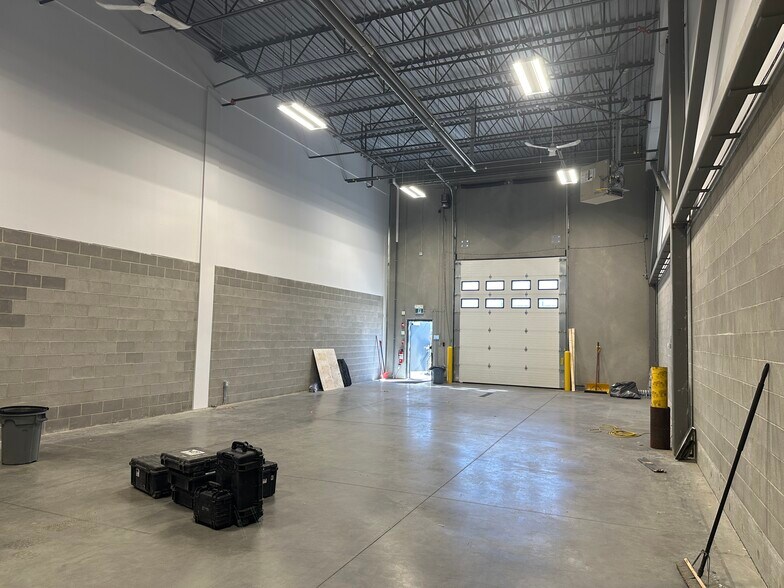 More Photos Of 999 57th Ave NE, Calgary Warehouse For Lease