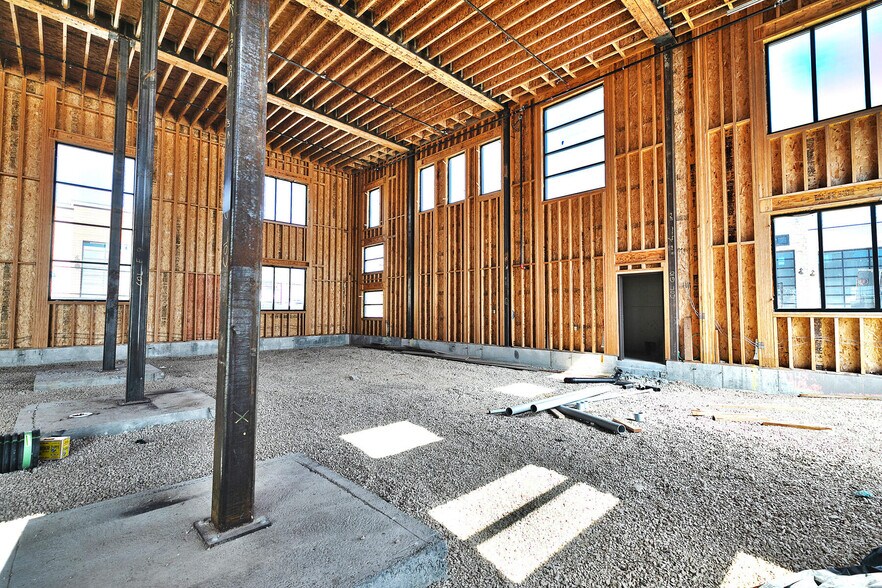 More Photos Of 4554 Forestdale Dr, Park City Light Manufacturing For Sale