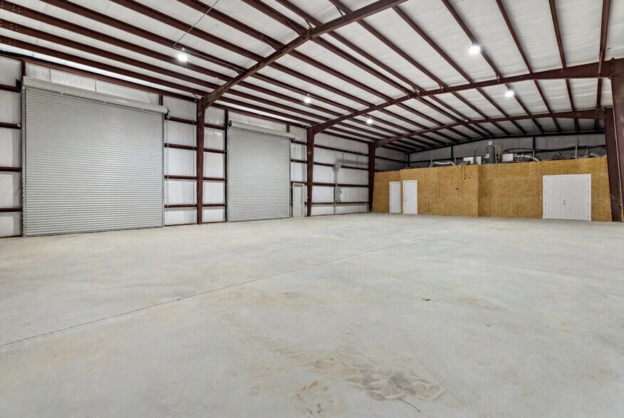 More Photos Of 1750 Cardinal dr, Beaumont Flex For Sale