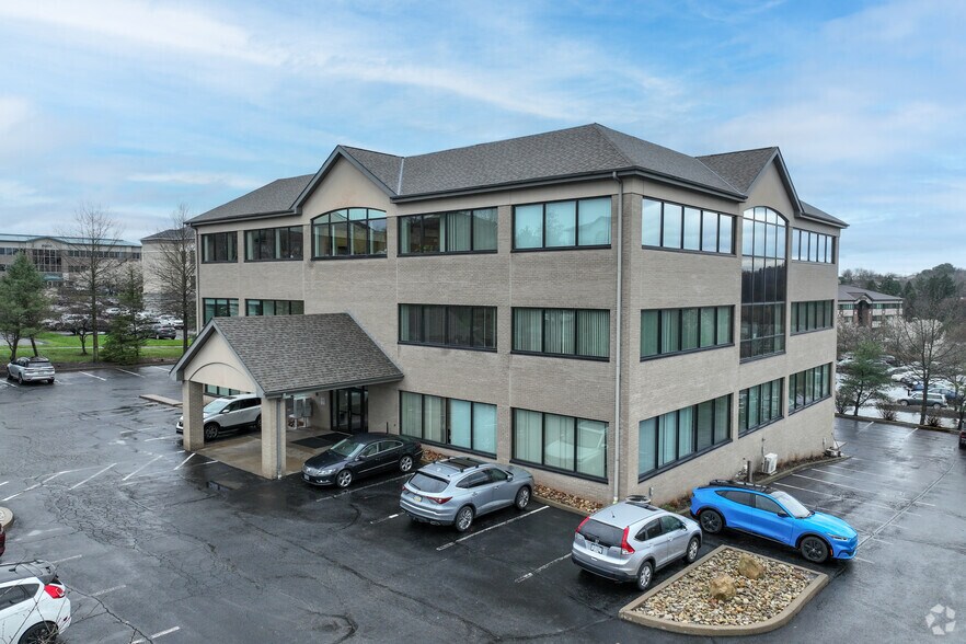 Primary Photo Of 4500 Brooktree Rd, Wexford Medical For Lease