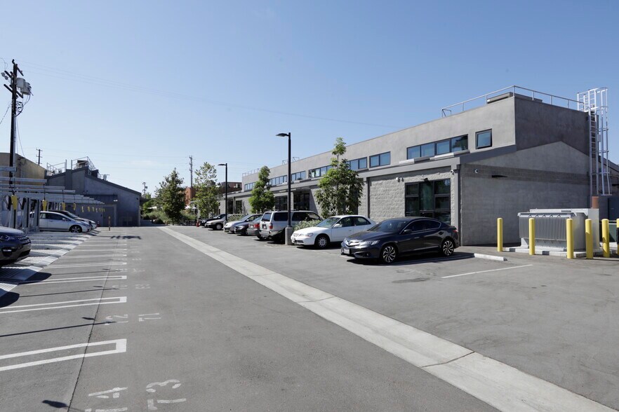 More Photos Of 606 Venice Blvd, Venice Office For Sale