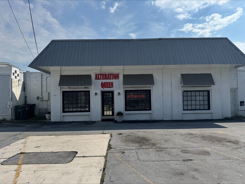 Primary Photo Of 23 Cherokee Blvd, Chattanooga Parking Lot For Lease