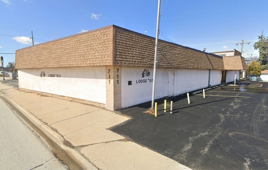 Primary Photo Of 711 W Saint Charles Rd, Elmhurst Lodge Meeting Hall For Sale
