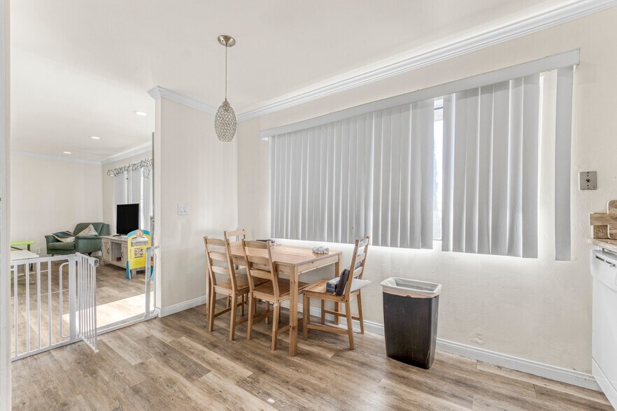 More Photos Of 113 N Grand Oaks Ave, Pasadena Apartments For Sale