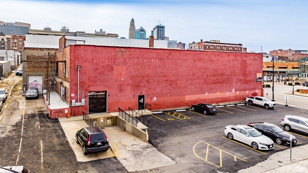More Photos Of 407 Grand Blvd, Kansas City Office For Lease