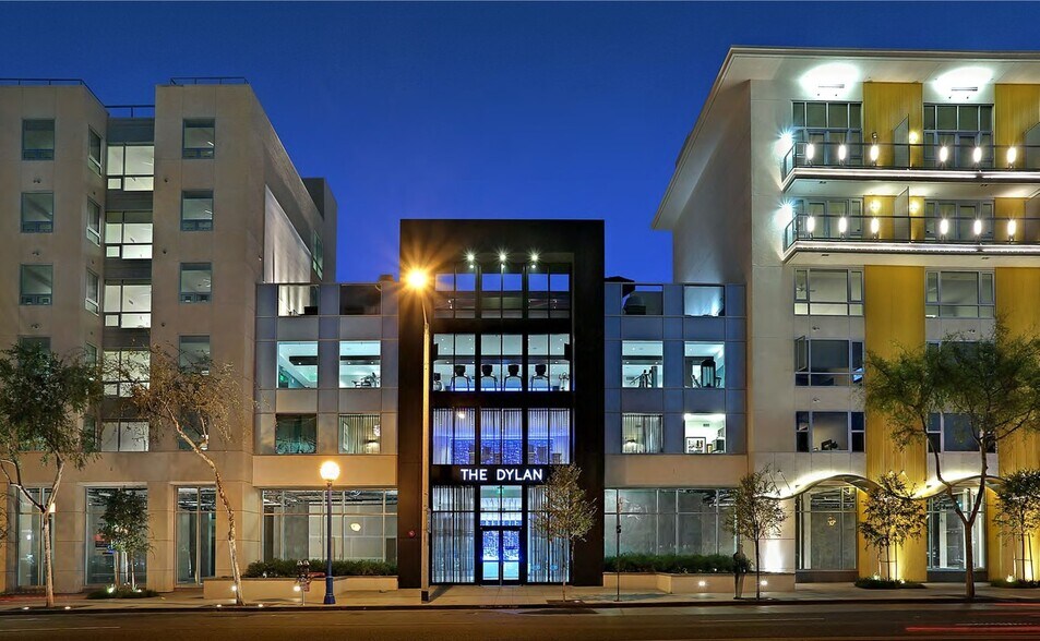 More Photos Of 7111 Santa Monica Blvd, West Hollywood Apartments For Lease