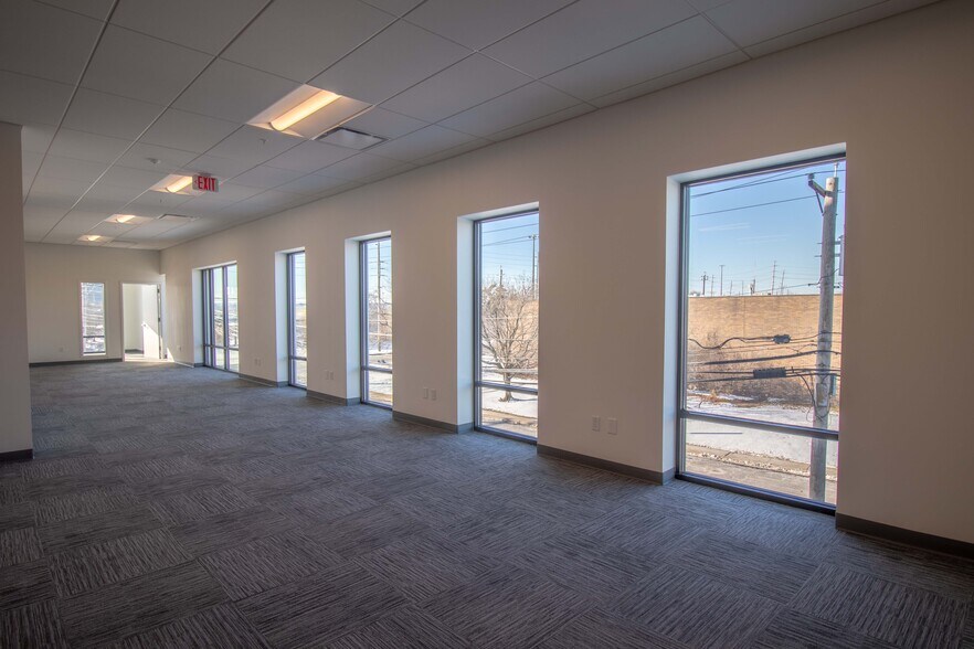 More Photos Of 245 Paterson Plank Rd, Carlstadt Distribution For Lease