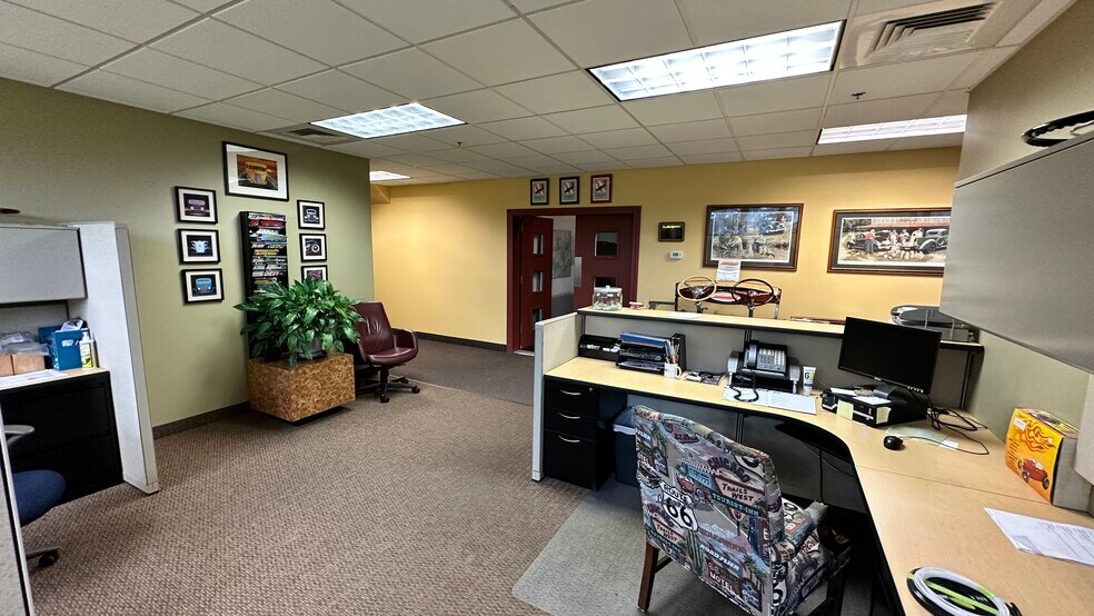 More Photos Of 100 Windermere Ave, Ellington Warehouse For Lease