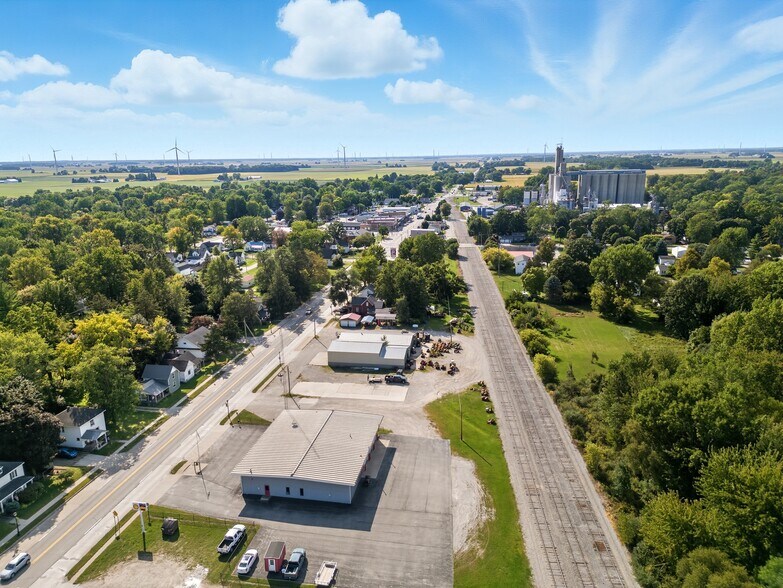 More Photos Of 513 E Saginaw St, Breckenridge Warehouse For Sale