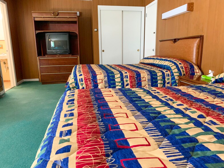 More Photos Of 4100 Albany Post Rd, Hyde Park Hotel For Sale