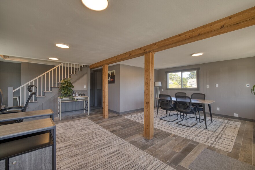 More Photos Of 40 Main St, Pacific Beach Flex For Sale