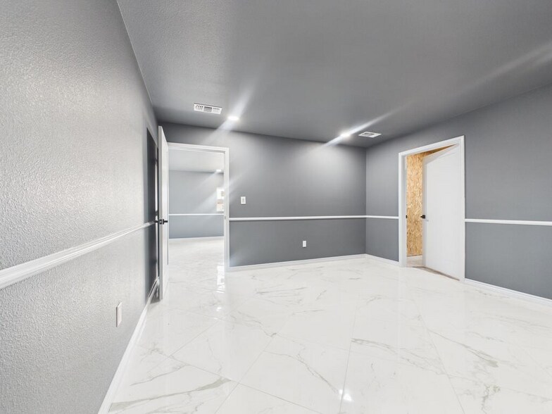 More Photos Of 1100 W Sealy Ave, Monahans Distribution For Sale
