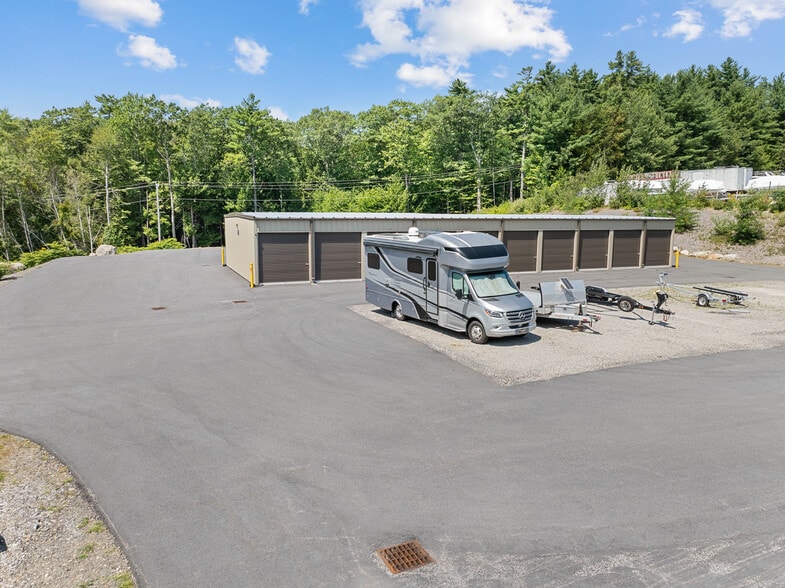 More Photos Of 30 Waterford Pl, Laconia Self Storage For Sale