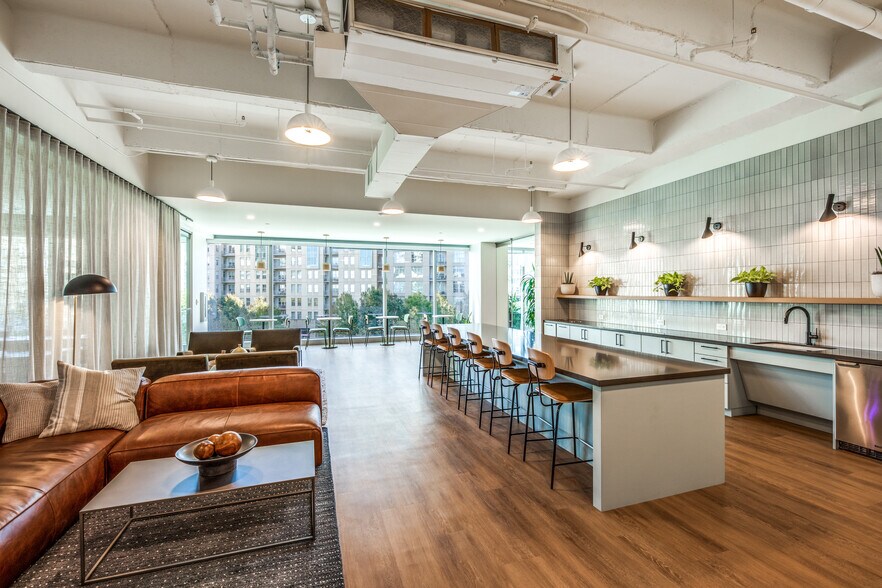 More Photos Of 2323 Victory Ave, Dallas Office For Lease