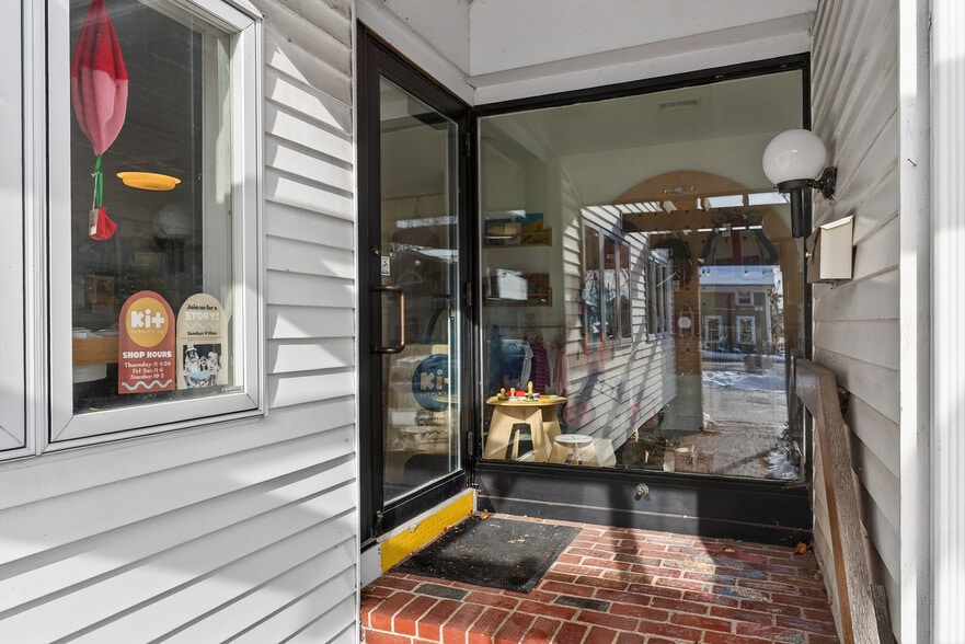 More Photos Of 10 Walker St, Kittery Loft Creative Space For Lease