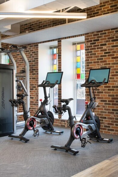 More Photos Of 2000 Pennsylvania Ave NW, Washington Office For Lease