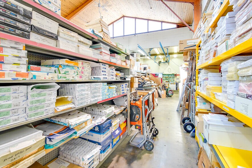 More Photos Of 4918 Napier St, Port Alberni Flex For Sale