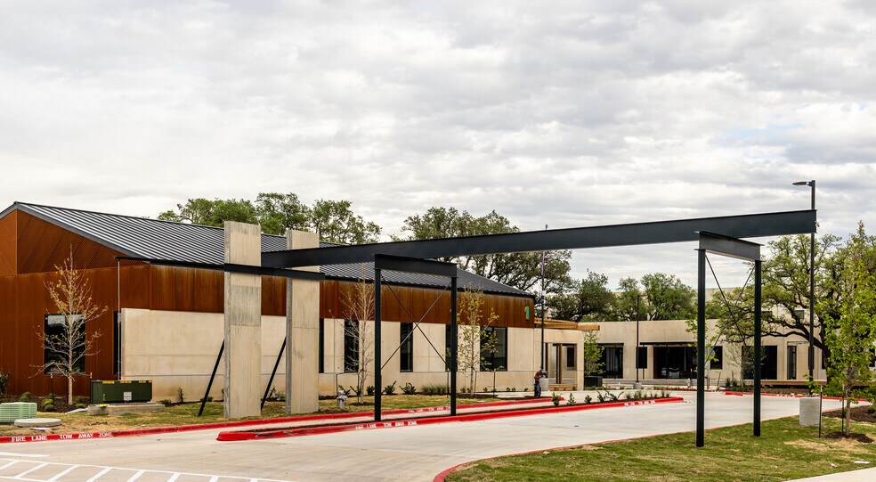 More Photos Of 10880 E Crystal Falls Pky, Leander Storefront Retail Office For Lease