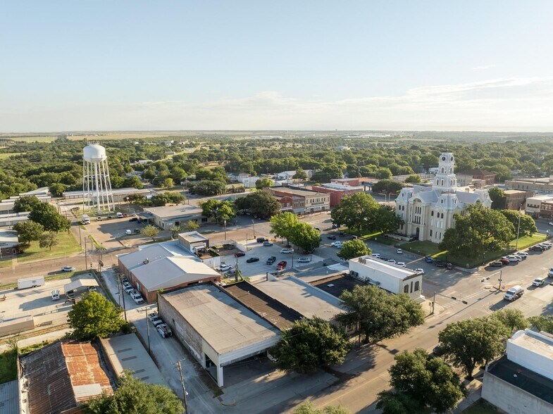 More Photos Of 102 W Elm St, Hillsboro Storefront Retail Office For Sale