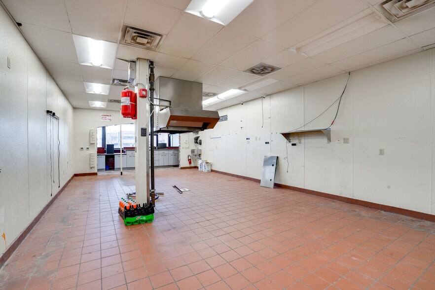 More Photos Of 112 W Maple Ave, Beaver Dam Freestanding For Lease