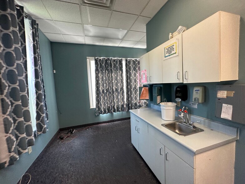 More Photos Of 314 Park St, Fulton Office For Sale
