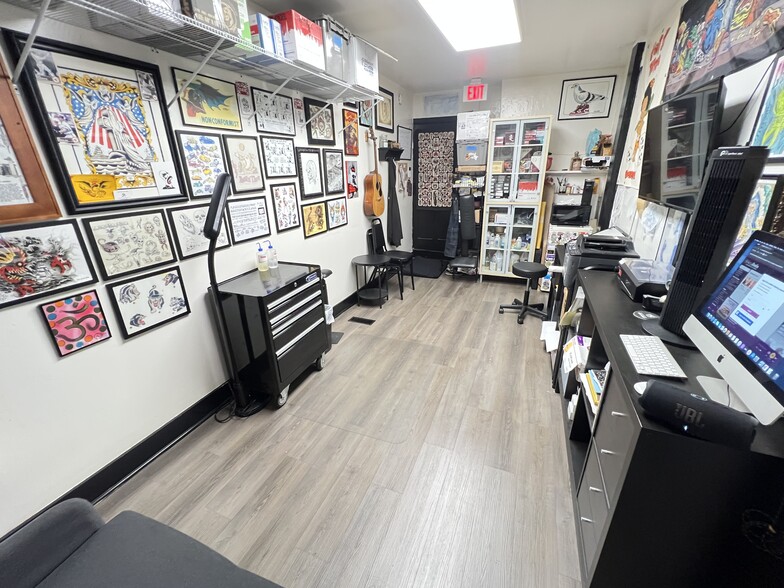 More Photos Of 1438-1442 Light St, Baltimore Showroom For Sale
