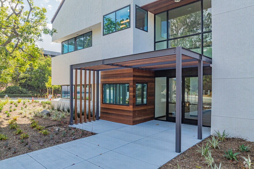 More Photos Of 5677 Oberlin Dr, San Diego Office For Sale