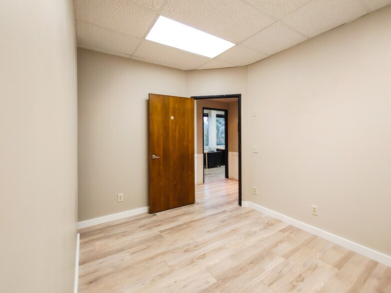 More Photos Of 23175-23177 La Cadena Dr, Laguna Hills Office For Lease