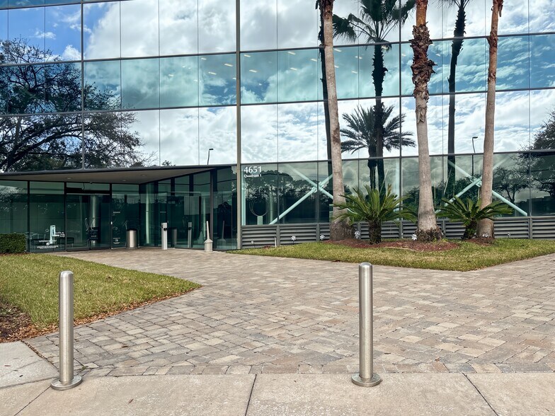 More Photos Of 4651 Salisbury Rd, Jacksonville Coworking Space