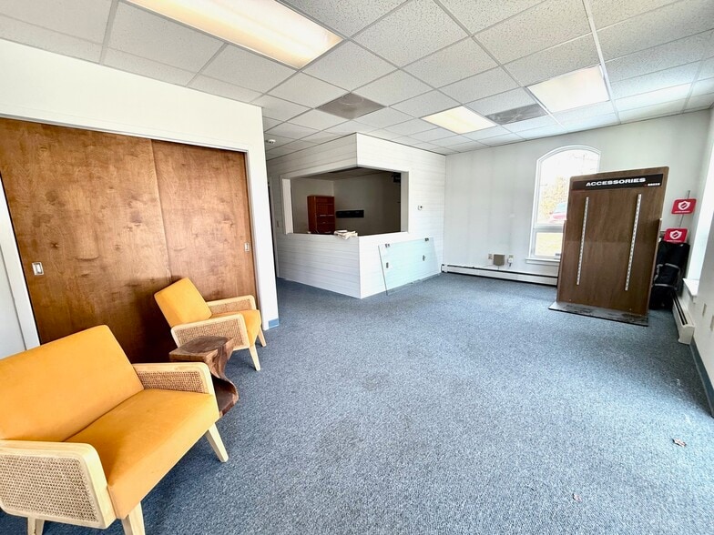 More Photos Of 624 S Prince St, Lancaster Flex For Sale