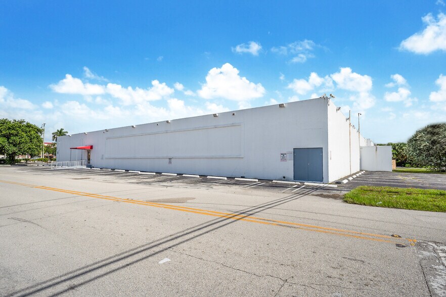 More Photos Of 2200 N Federal Hwy, Pompano Beach Bowling Alley For Sale