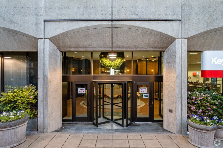 More Photos Of 975 Oak St, Eugene Office For Lease