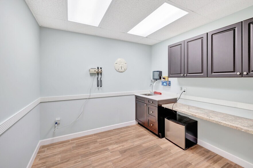 More Photos Of 3157 N University Dr, Davie Medical For Lease