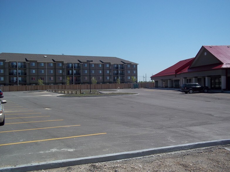 More Photos Of 1320 Concordia Ave E, Winnipeg General Retail For Lease