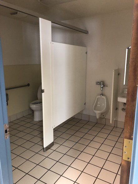 More Photos Of 1002-1004 Hanson Ct, Milpitas Manufacturing For Lease