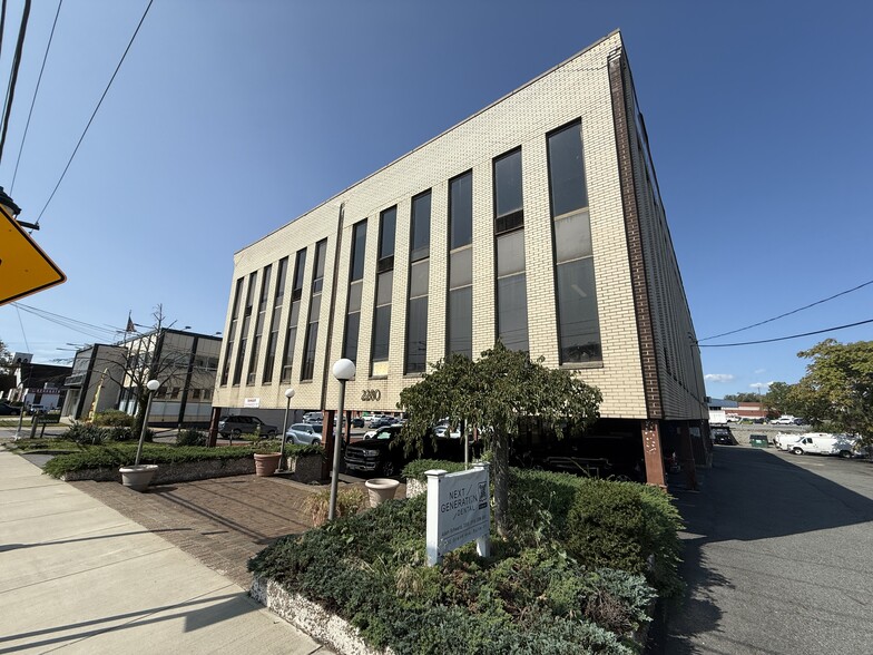 More Photos Of 2280 Grand Ave, Baldwin Medical For Lease