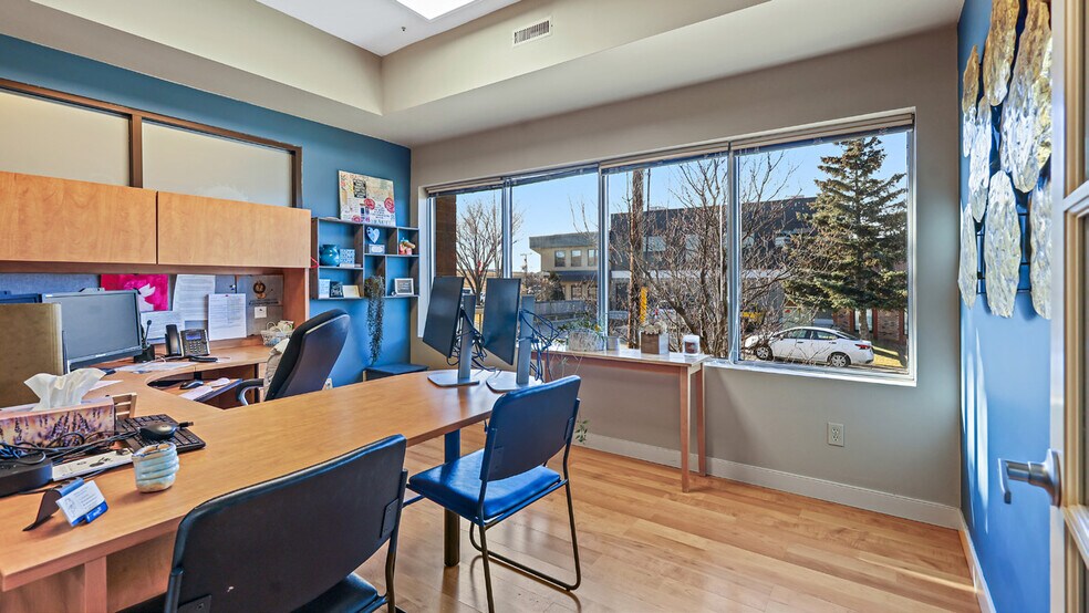 More Photos Of 76 Skyline Cres NE, Calgary Office For Sale