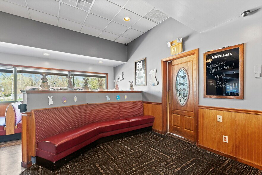 More Photos Of 1616 N Section St, Sullivan Sports And Entertainment For Sale