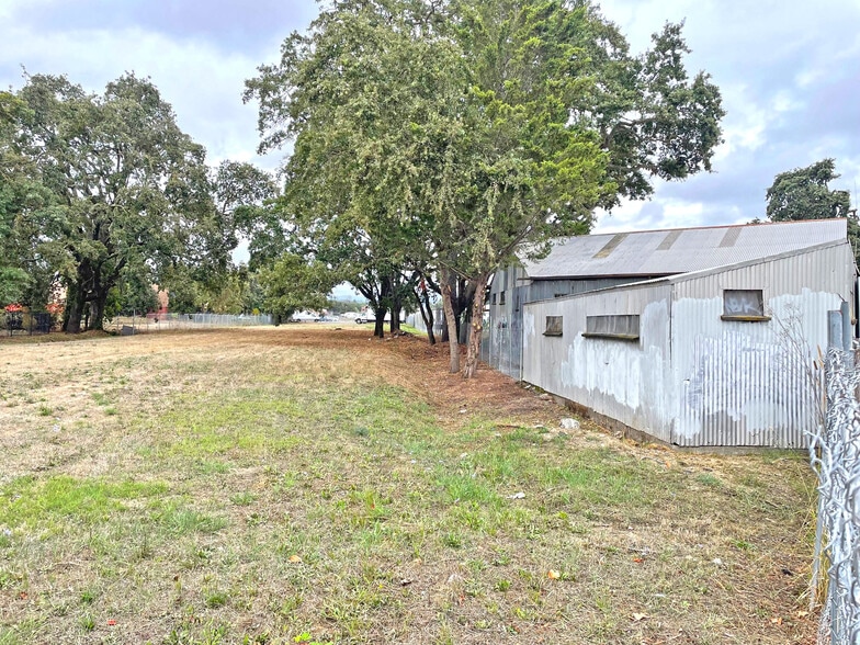 More Photos Of 21 Frances St, Santa Rosa Warehouse For Lease