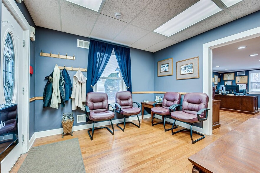 More Photos Of 27 N Main St, Marlboro Office For Sale