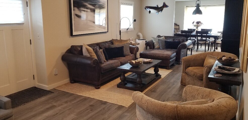 More Photos Of 101-107 S 1st St, La Conner Storefront For Sale