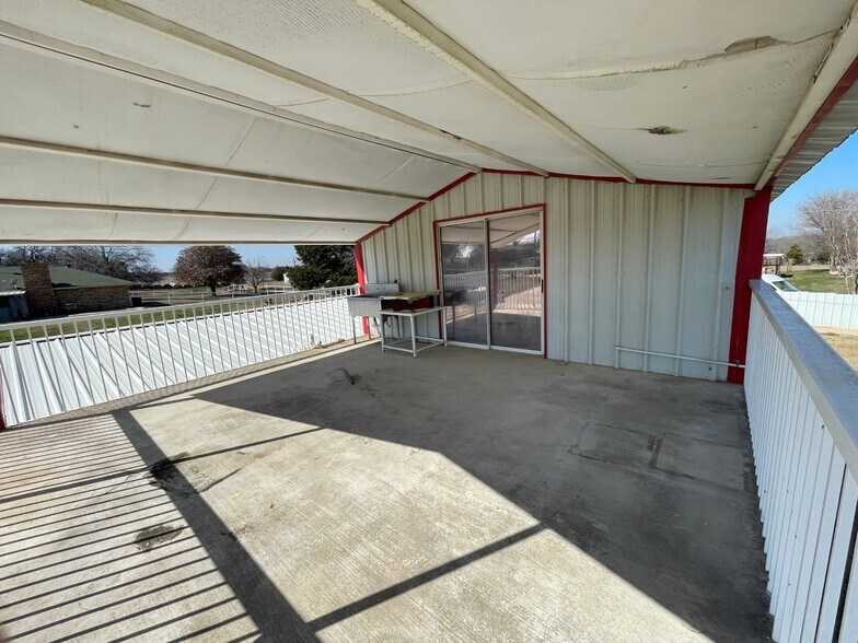 More Photos Of 734 FM 2048, Boyd General Retail For Lease