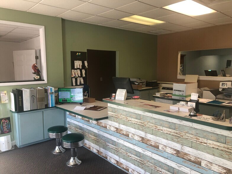 More Photos Of 687 NE 5th St, Crystal River Freestanding For Sale